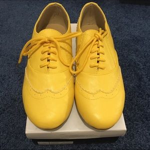 Yellow oxfords