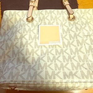 Michael kors tote