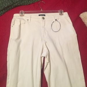 Bandolino straight leg white jeans