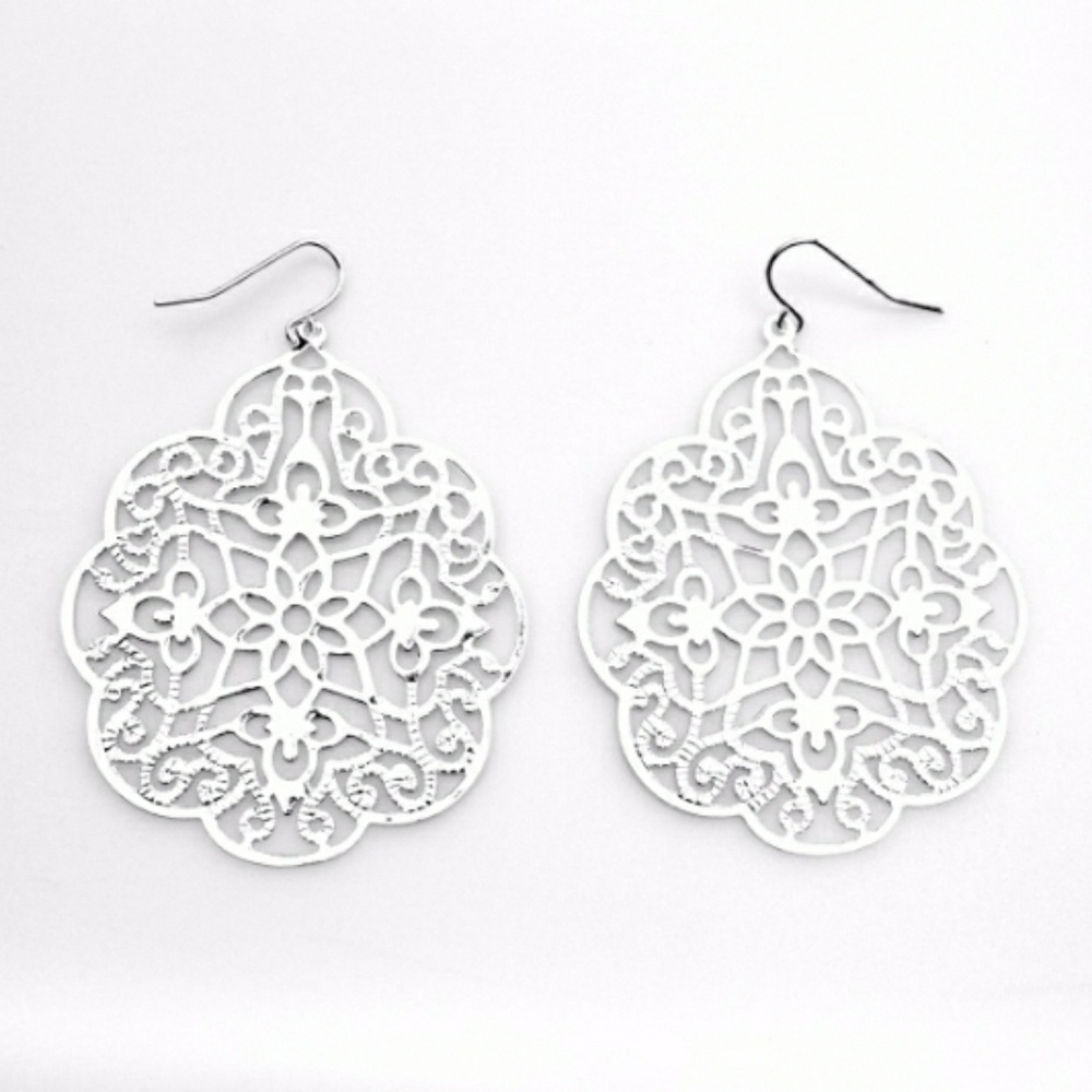 NEW! SILVER 2.25" X 2" FILIGREE DANGLING EARRINGS!