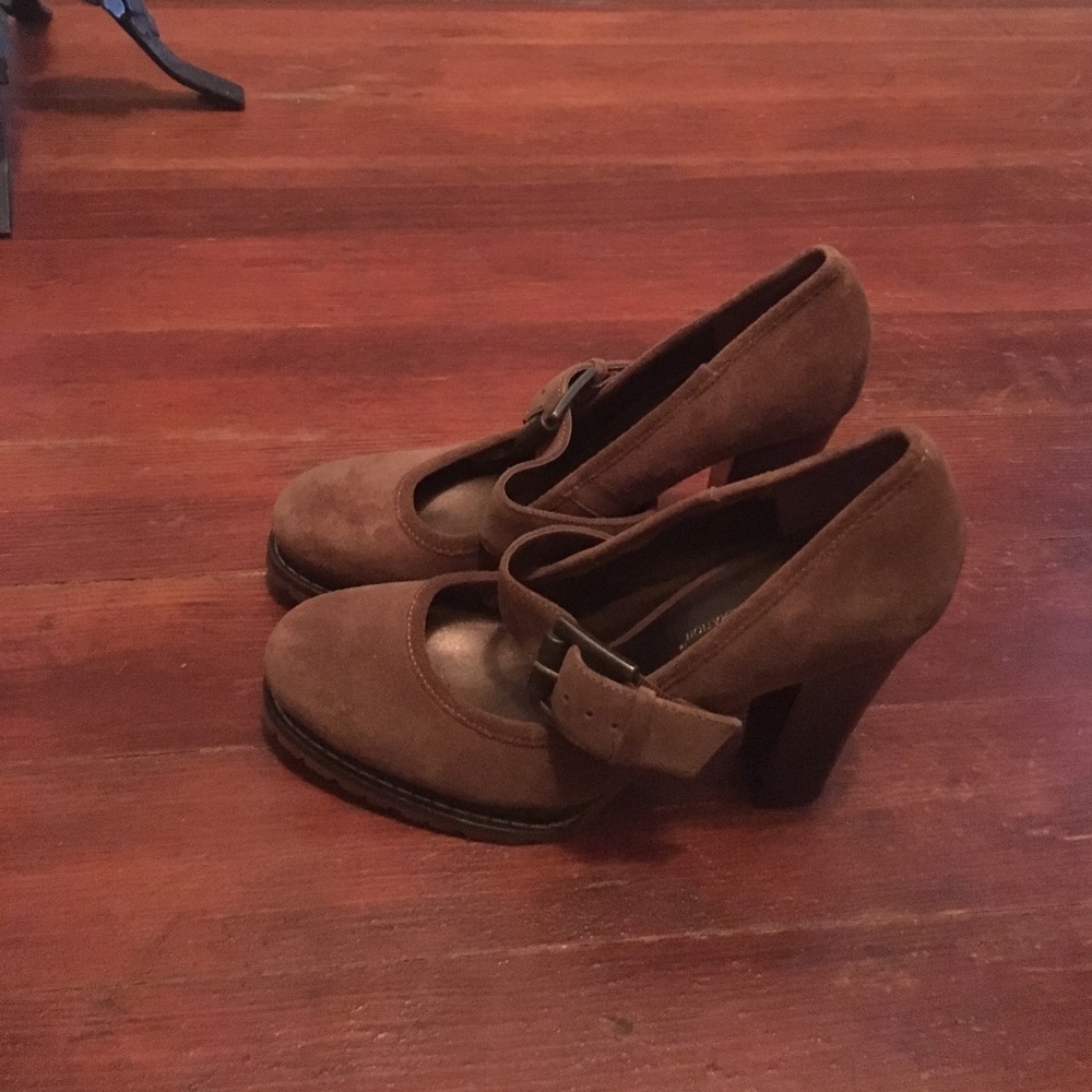 BCBG  generation Leather heels