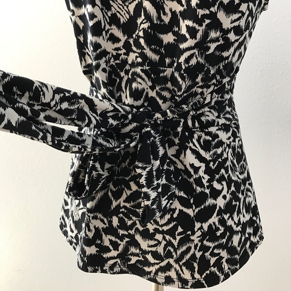 BCBGMaxAzria black & white top - Picture 4 of 4
