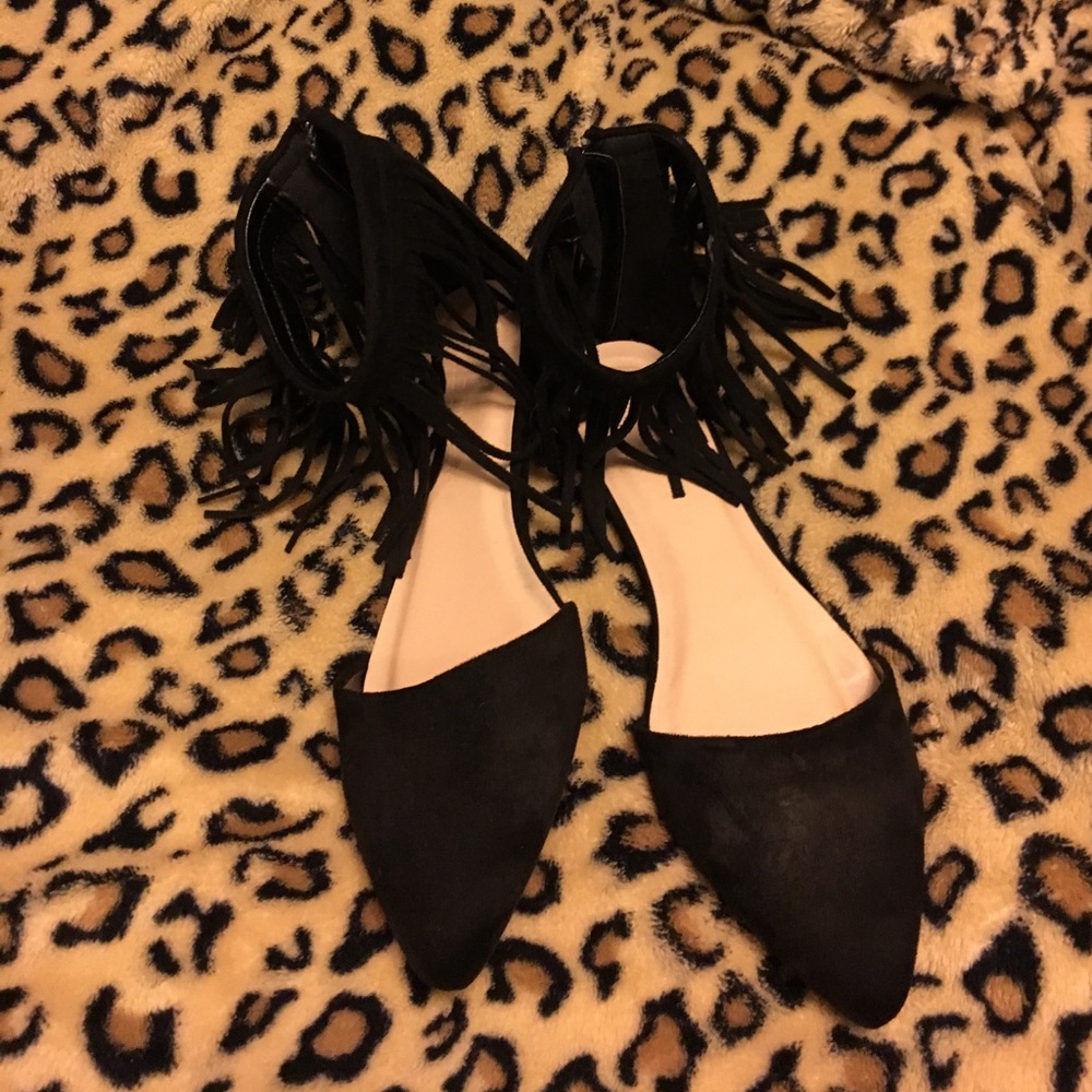 Black pointy toe fringe flats