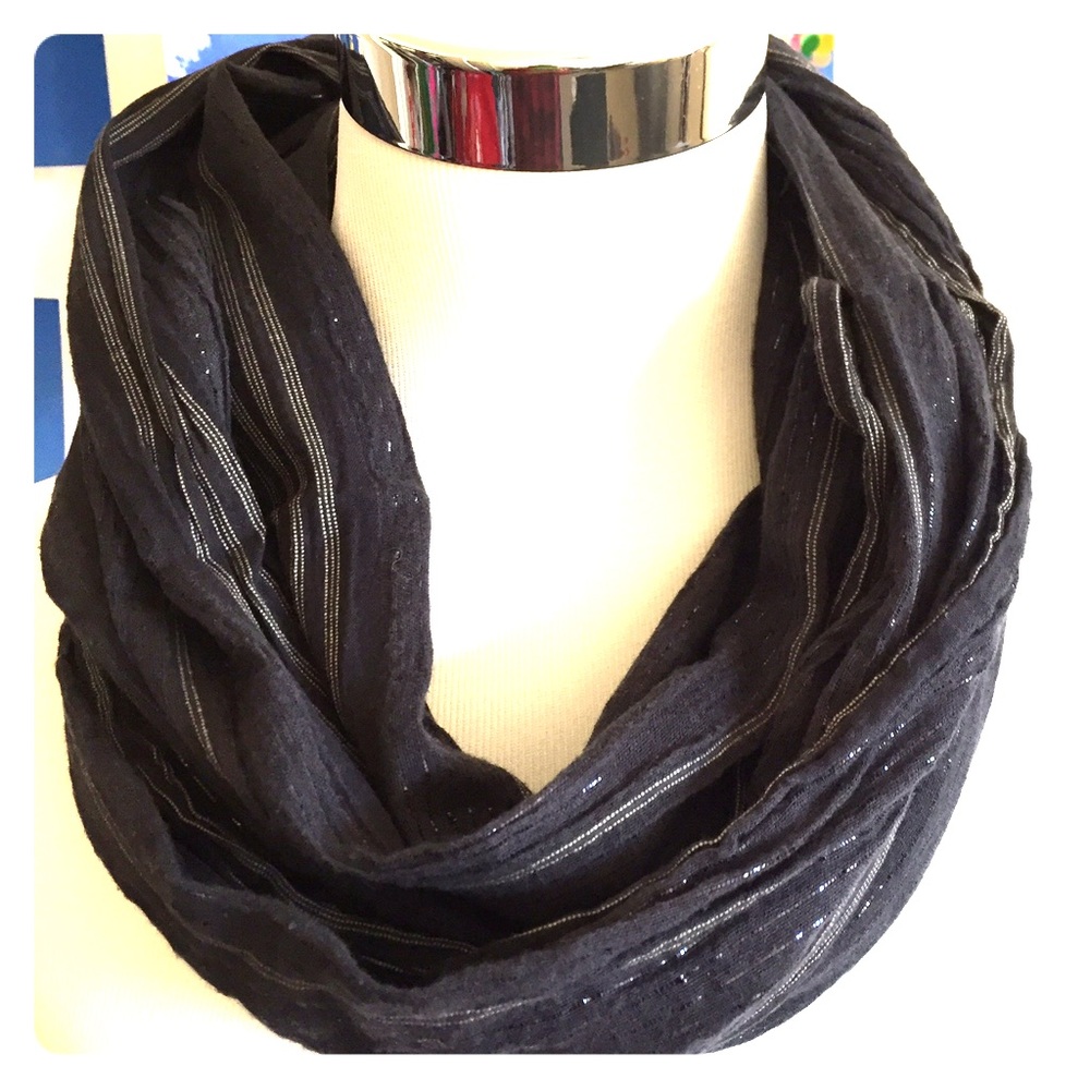Lightweight cotton navy scarf with metallic lining
