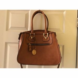 bag with adjustable/removable strap