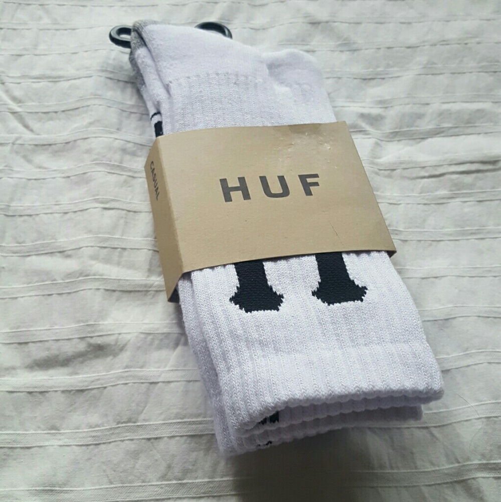 🚫SOLD ON M E R C A R I🚫 HUF W/B Logo Socks - Picture 1 of 2