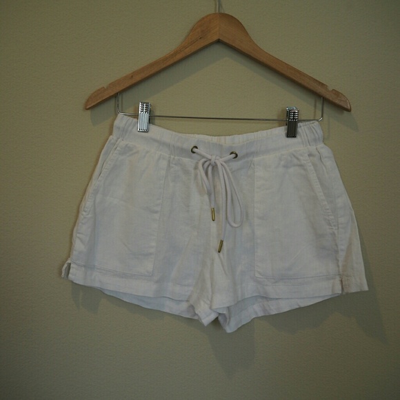 NEW H&M White Shorts - Picture 2 of 4
