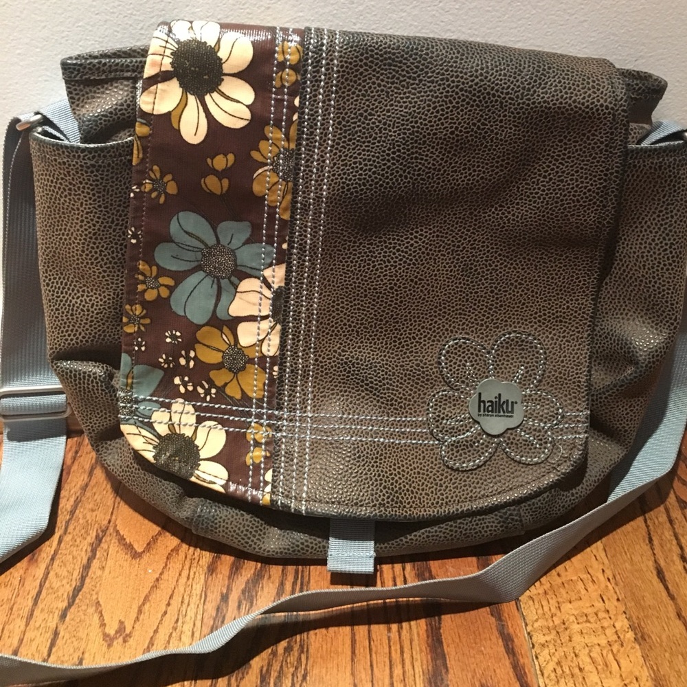 Haiku messenger bag