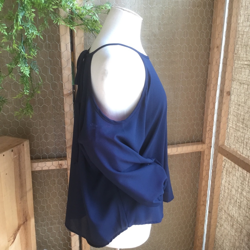 HOT COLD SHOULDER TOP - Picture 3 of 4