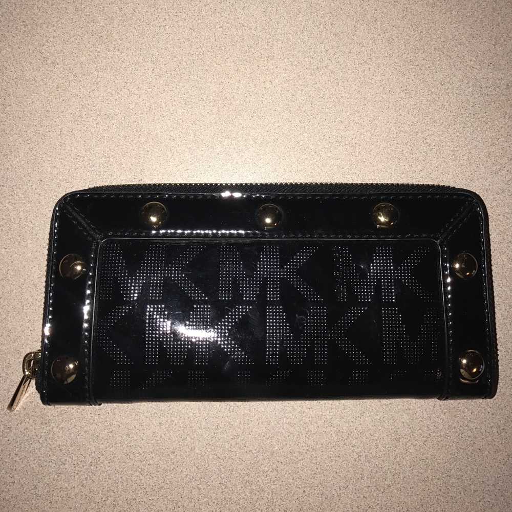Black Michael Kors wallet