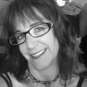 Meet your Posher, Lara