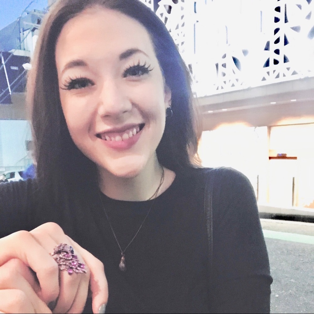 Meet your Posher, Kassandra