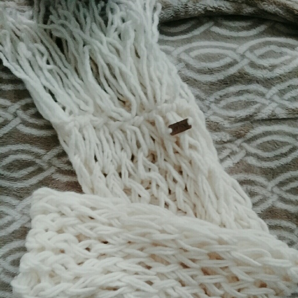 Cream Fringe Scarf/wrap - Picture 1 of 2