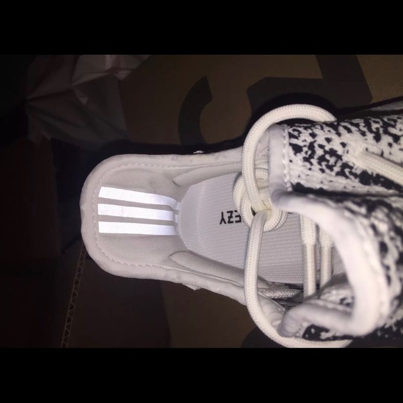 Yeezy 350 v2 zebra main image 3