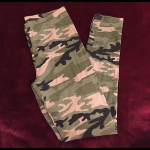 size Small camouflage leggings