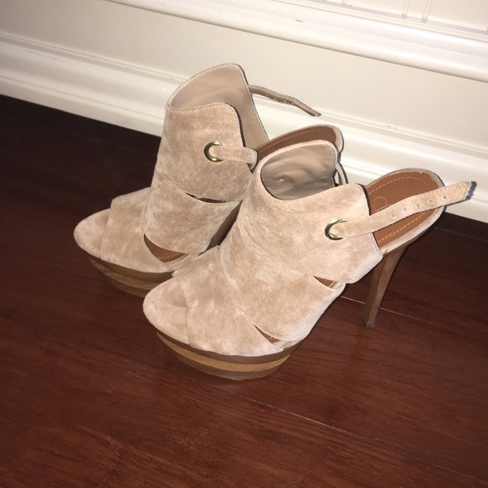 Jessica Simpson 5" Beige Stiletto Heels