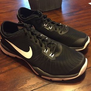 Nike fly wire shoes.