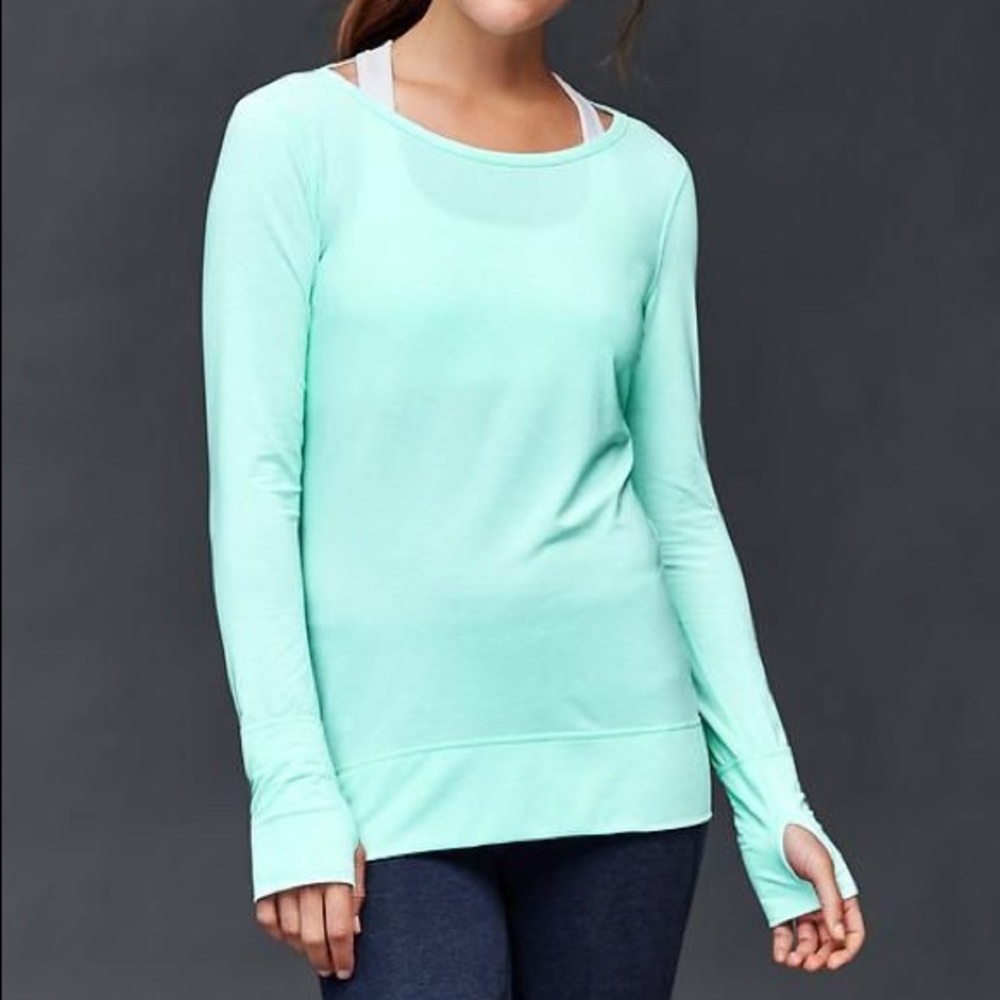 GapFit Breathe NEW long sleeve tee w/thumbholes