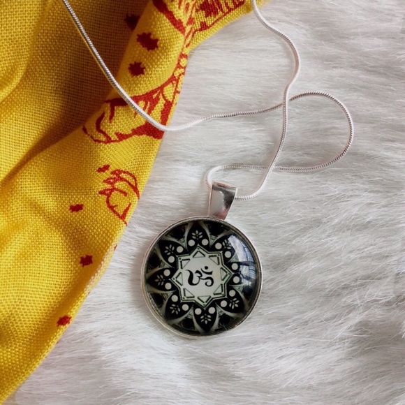 ::Om Symbol:: within a Floral Geometric Mandala - Picture 2 of 2