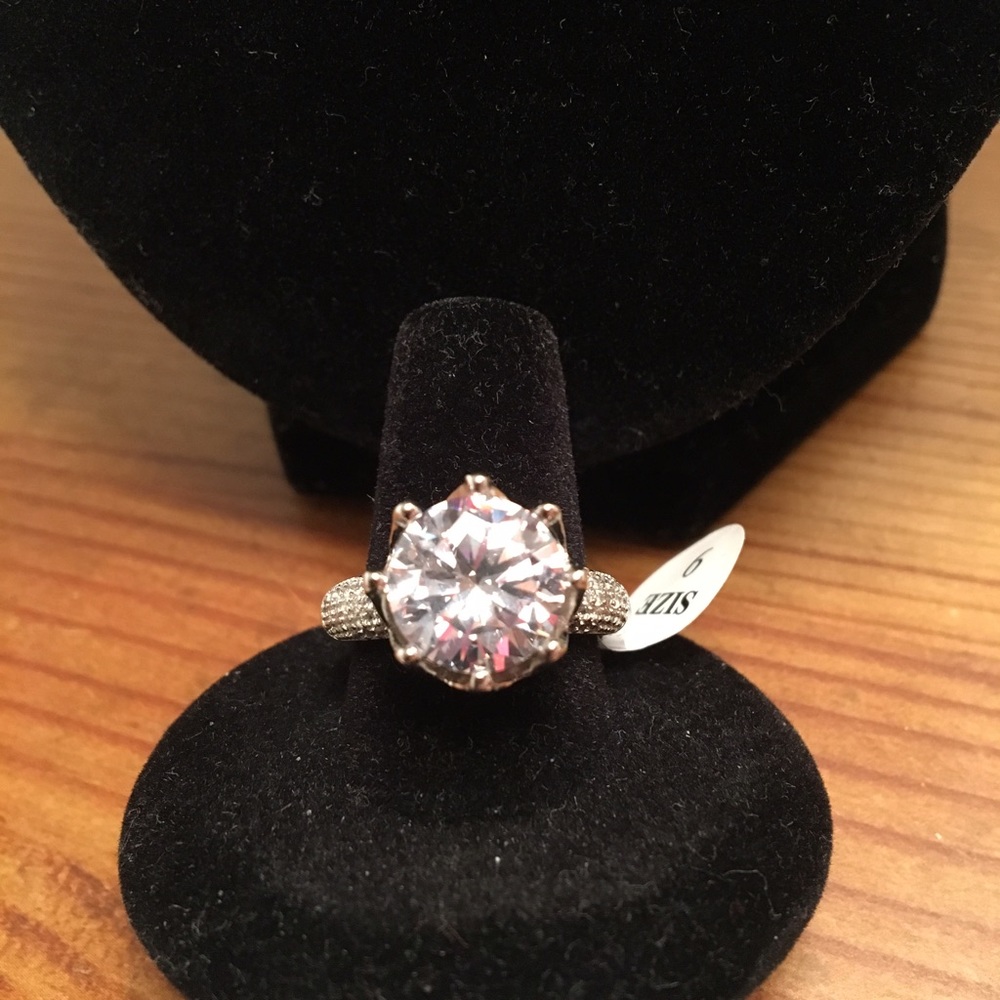 ✨💎Princess Cut CZ Diamond Crown Ring 💍✨ - Picture 5 of 5