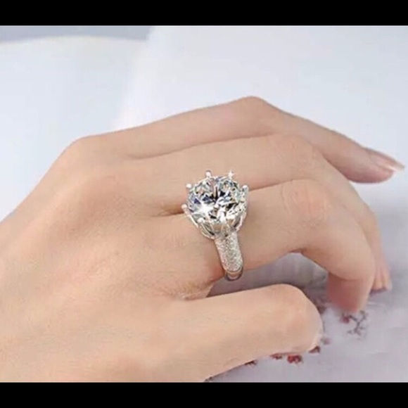 ✨💎Princess Cut CZ Diamond Crown Ring 💍✨ - Picture 3 of 5