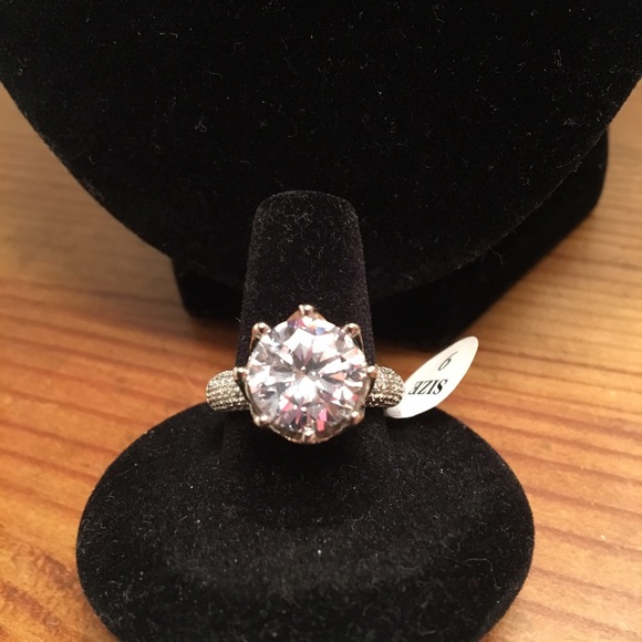 ✨💎Princess Cut CZ Diamond Crown Ring 💍✨ - Picture 5 of 5