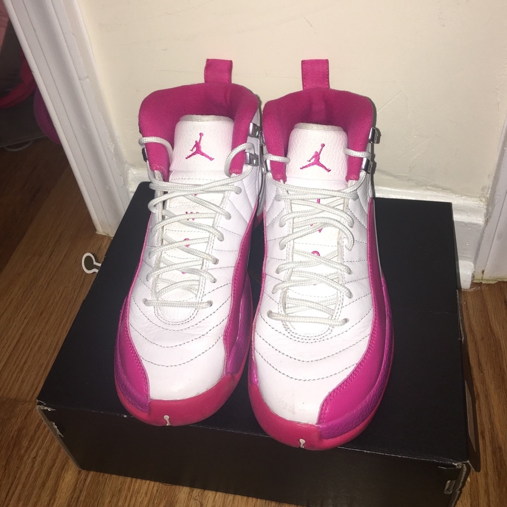 Air Jordan 12 Retro GS "Valentines Day" size 4 1/2