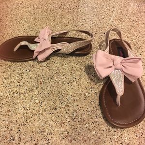 Glittery pink bow sandles