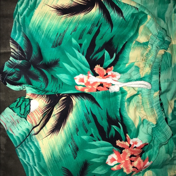 Tropical palm print outfit - Picture 3 of 4