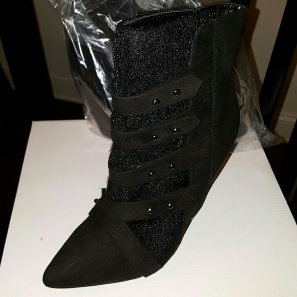 Shoes - Picture 3 of 4