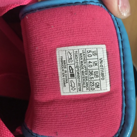 Vans - Picture 2 of 2