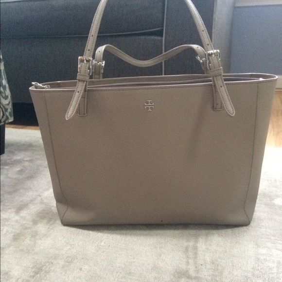 Tory Burch Handbags - Tory Burch York tote