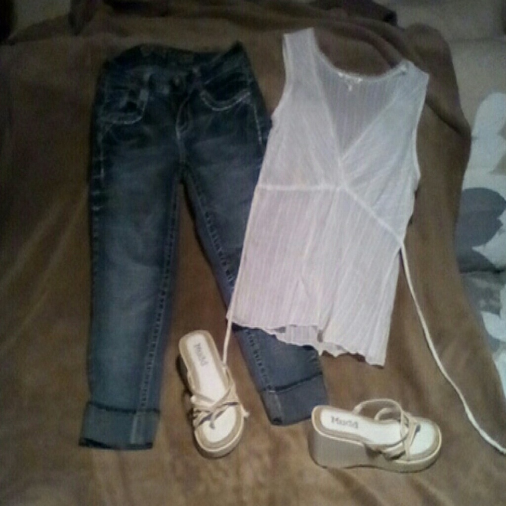 Capri jeans & sheer blouse?/tank