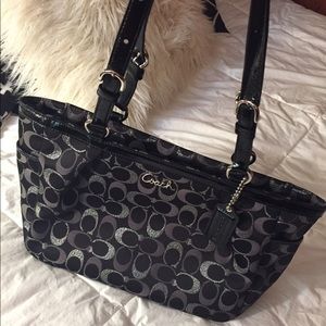 Authentic Coach emblem shoulder bag