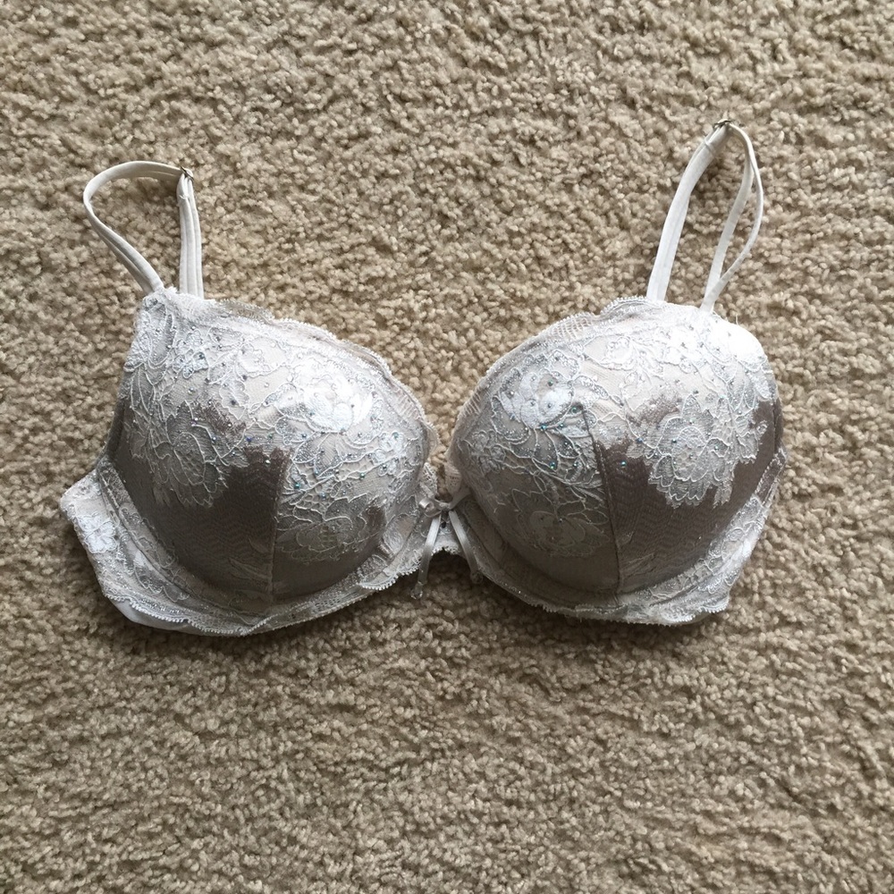 Off white 34D Victoria secret very sexy bra