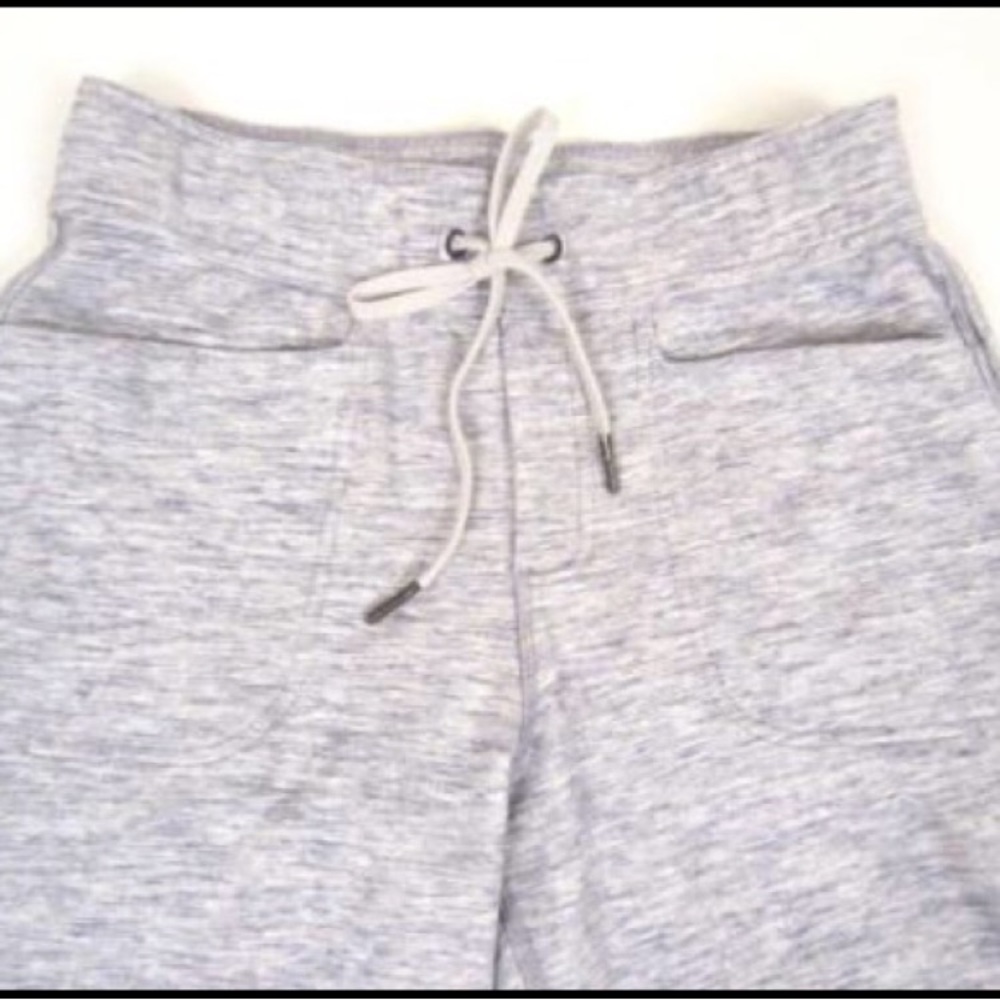 Lululemon Crops - 8 - Picture 3 of 4