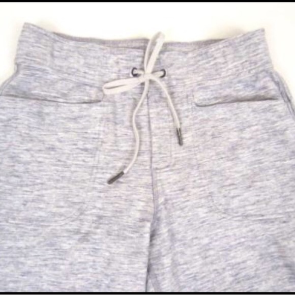 Lululemon Crops - 8 - Picture 3 of 4