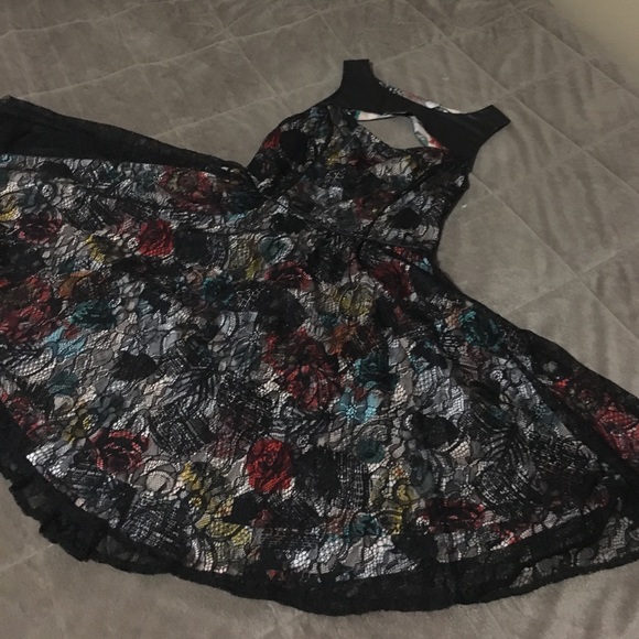 Im thinning out my closet - Picture 2 of 4