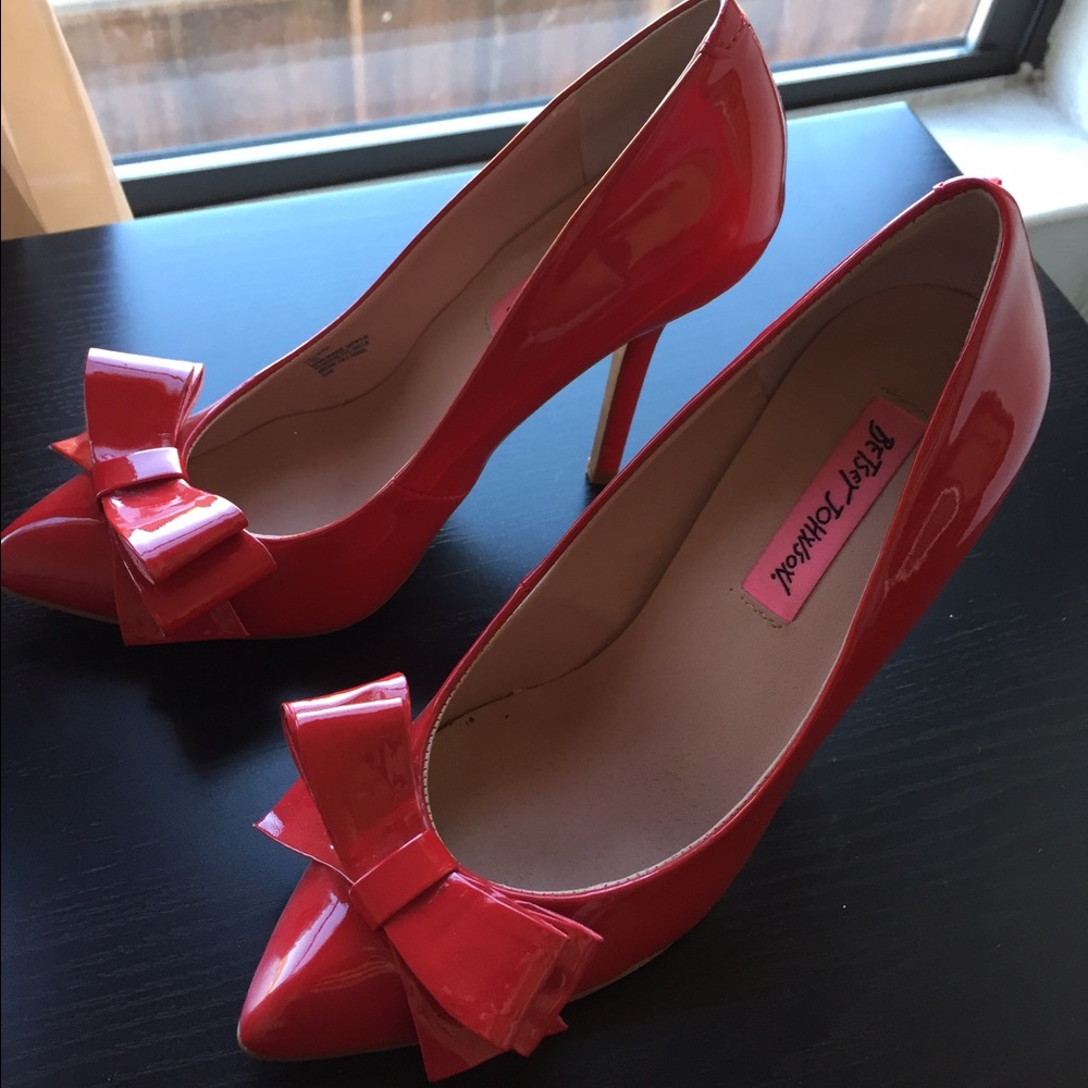 Red Bow Tie Betsey Johnson Pumps Size 7.5