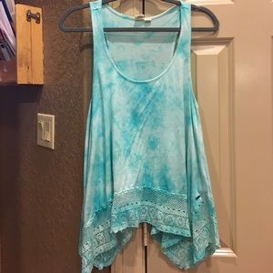 Roxy flowing tank