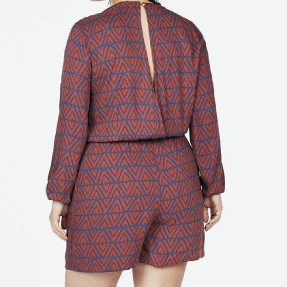 Caged Neck Romper - Picture 3 of 4