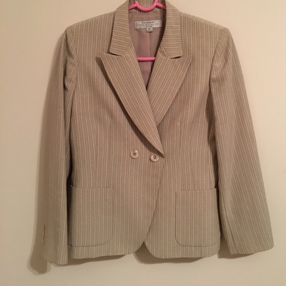 TAHARI pant suit
