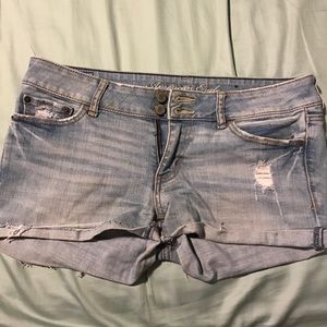 American Eagle light wash denim shorts