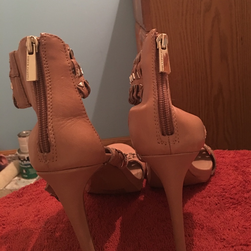 High Heels - Picture 3 of 3