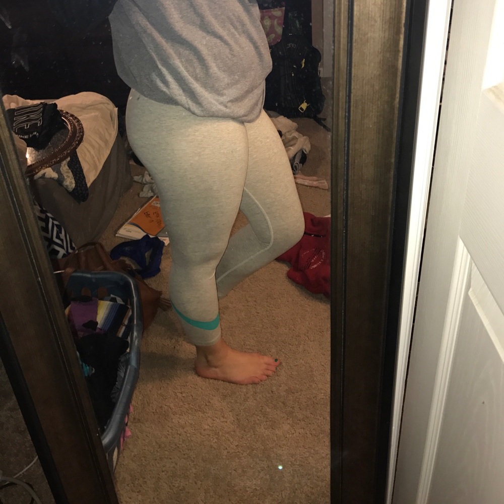 Light grey cropped Nike leggings