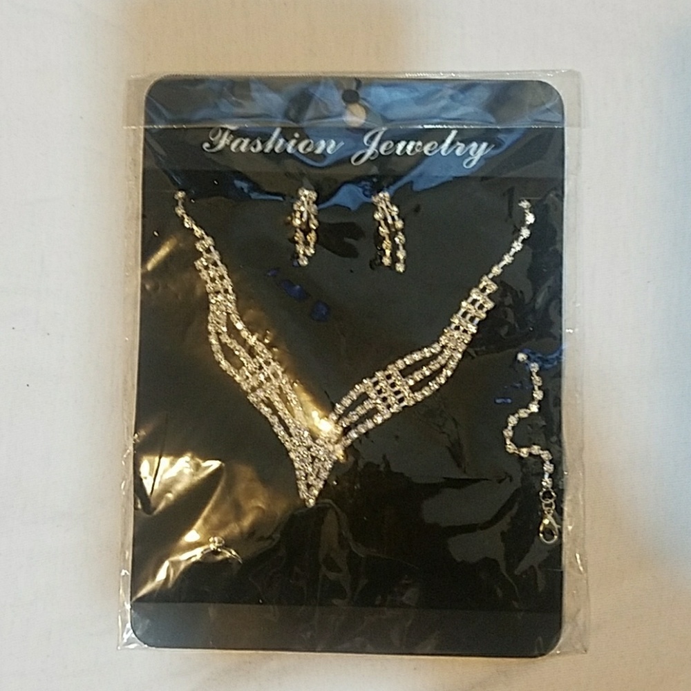 Silver Jewelry set(Free with dress purchase)