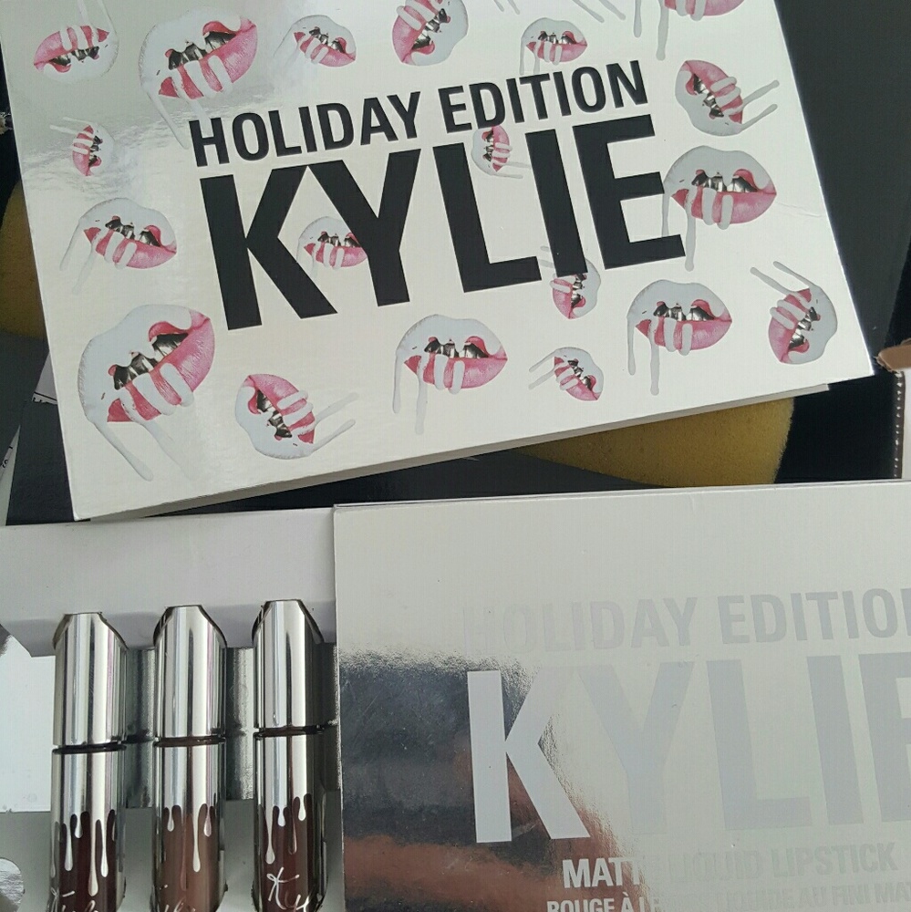 👄Kylie holiday edition mini lipsticks