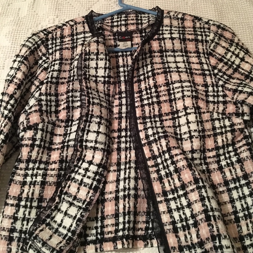 Blazer - Picture 3 of 5
