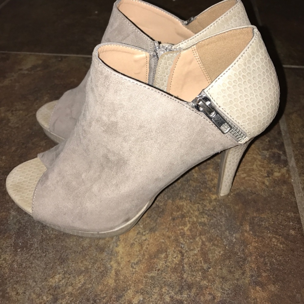Report open toe heels, size 7.5