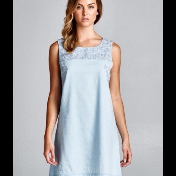 Dresses & Skirts - Last chance HP3/20!!!🎉Denim Shift Dress
